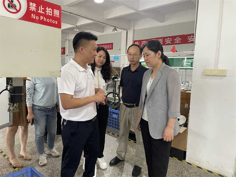吉安市总工会率工作组深入大圣塑料光纤调研指导工会工作